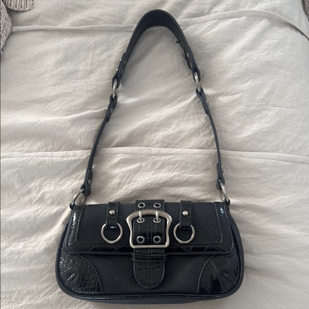 Elegant Black Leather Shoulder Bag